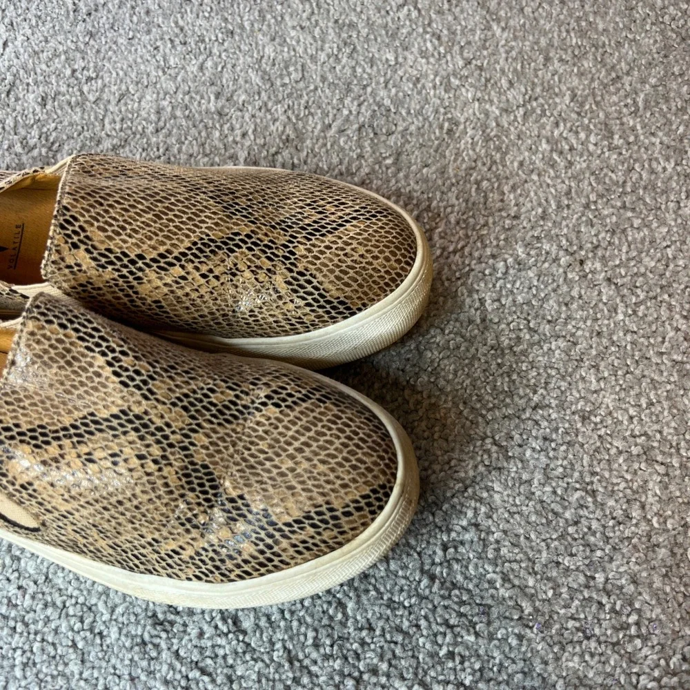 Volatile Womens Slip On Sneakers womens 8 Snake Print Tan Black Casual‎ Shoes